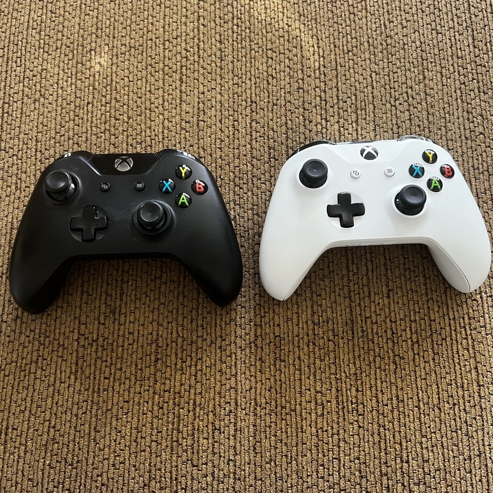 Xbox One controllers